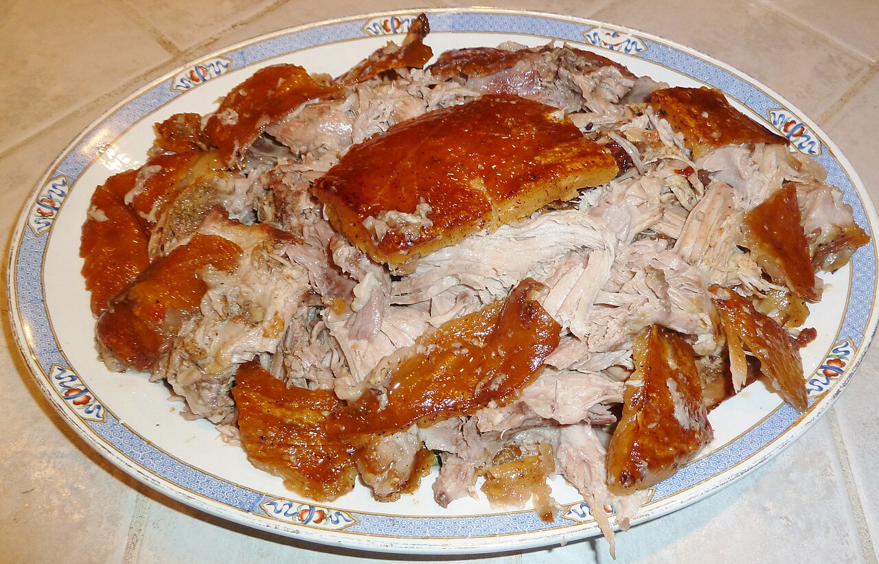 Lechón asado cubano recién cortado