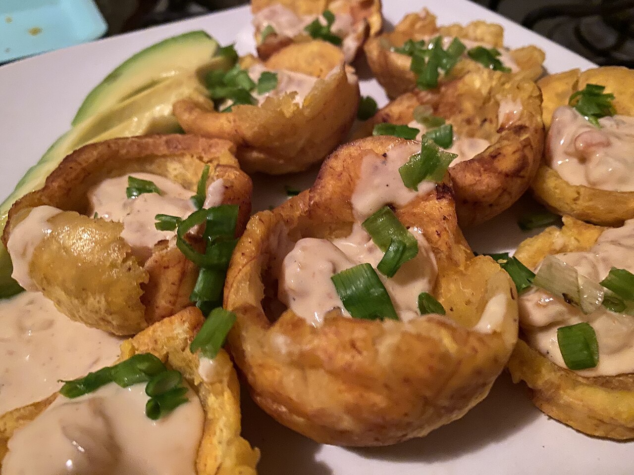 Tostones rellenos de camarones